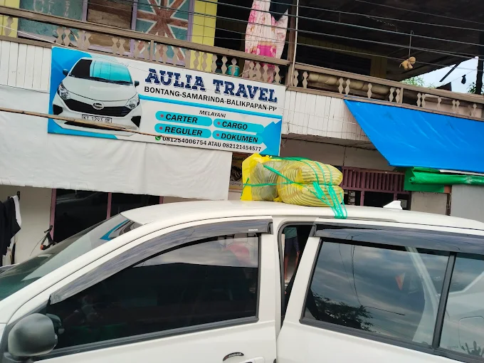 Muatan cargo di kendaraan Aulia Travel