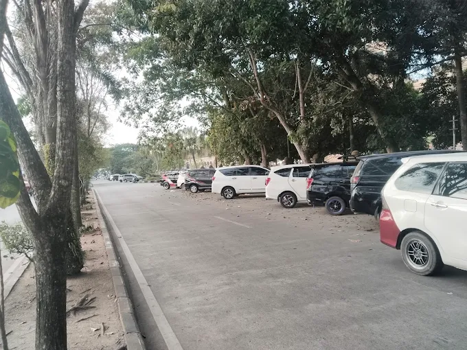 Parkir kendaraan perjalanan